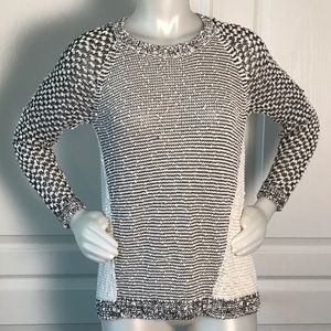 TWO BY VINCE CAMUTO BLACK & WHITE KNIT SWEATER